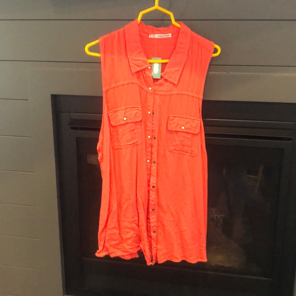 Sleeveless button down top